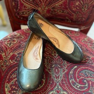 Söfft Dark Green Ballet Flats with bow